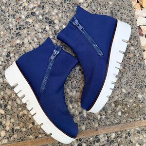 NWOB FitFlop Chunky Zip Ankle Boot Sneaker in Aurora Blue - 8